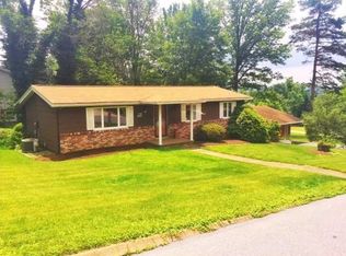 10 Hoyt Dr, Indiana, PA 15701