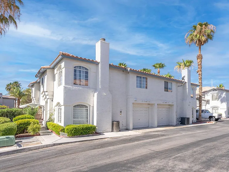 8217 Diamond Star Ct — Photo 35