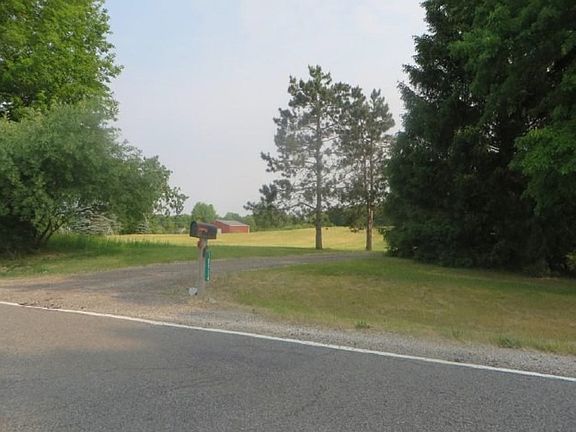 Exterior Neighborhood (street photo)