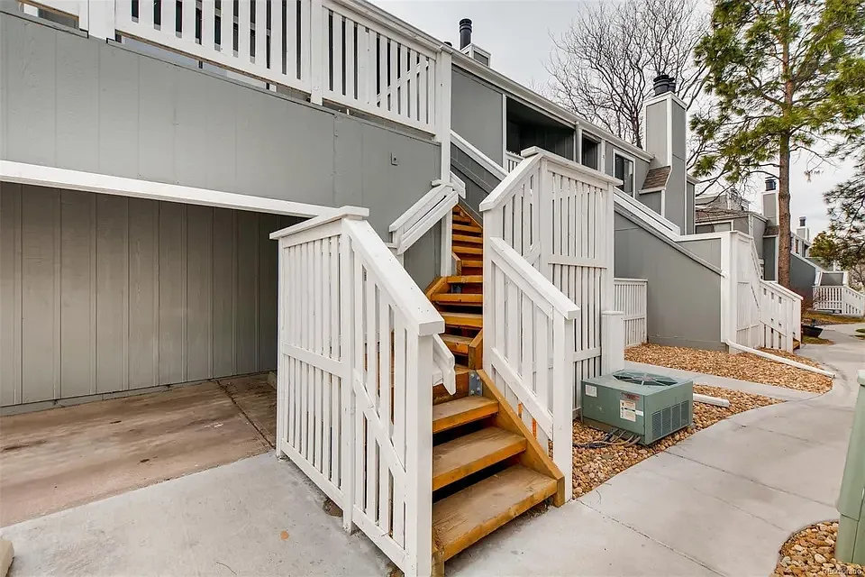 2 bed, 1.5 bath, 1045 sqft, $2,100 — Photo 2