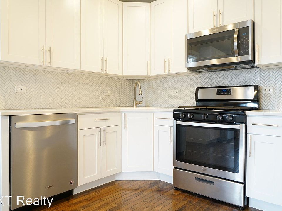 1st image of 2957 N Avers Ave #10557397