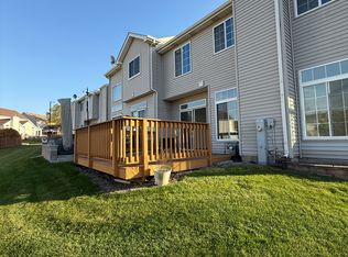 921 Mesa Dr, Lake In The Hills, IL 60156