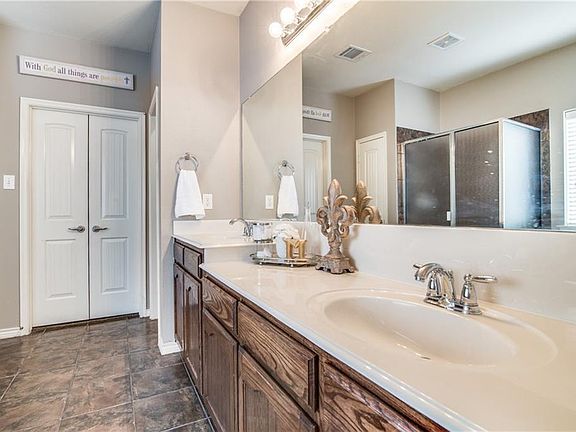 4th image of 2616 Golfview Dr