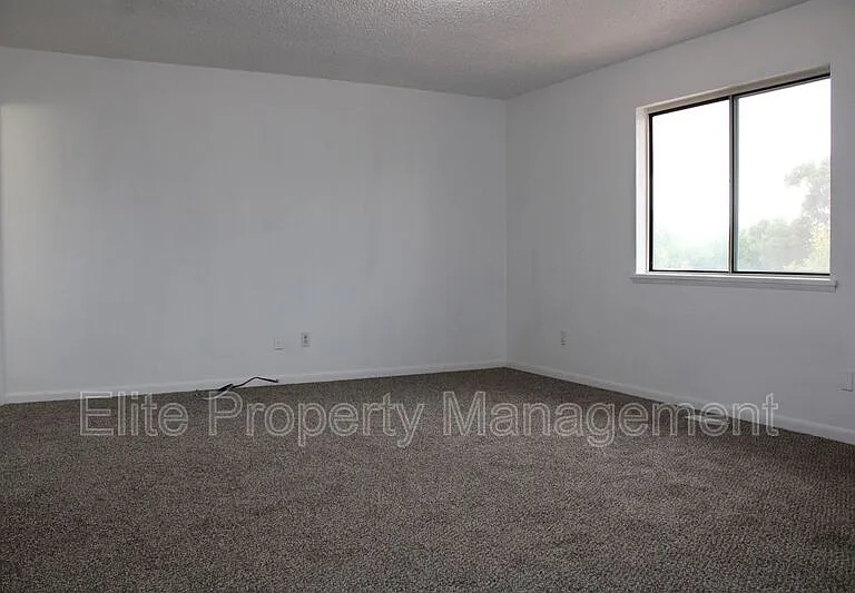 1529 Oakshire Ln #2 — Photo 3