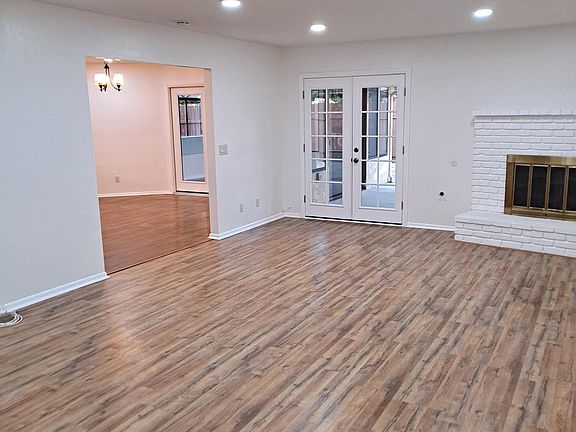 4th image of 27180 Cornell St