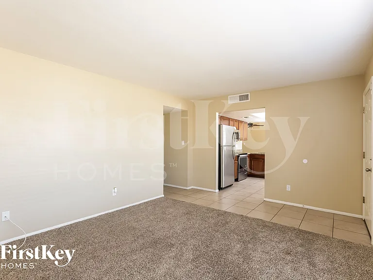 1633 W Charleston Ave — Photo 5