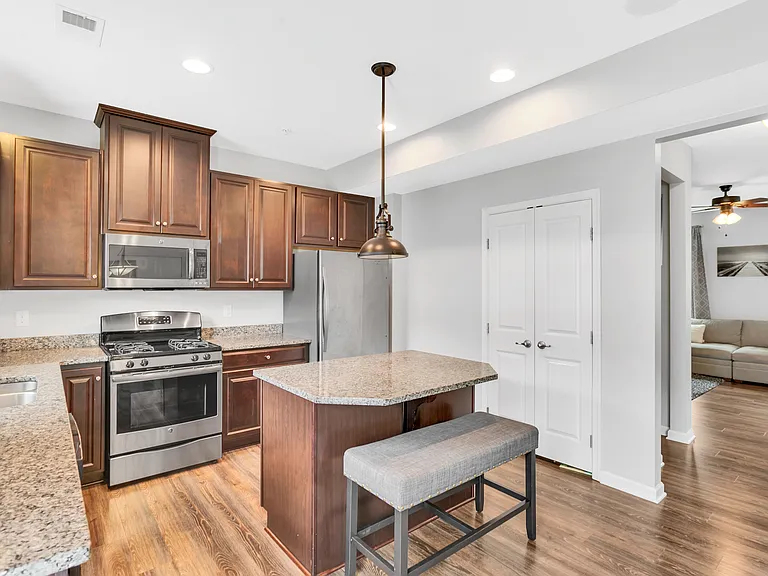 1503 Pointe View Dr — Photo 13
