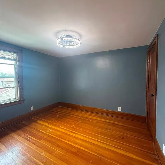1058 Moy Ave — Photo 11