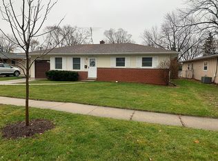 1015 Woodland Dr, Wheeling, IL 60090