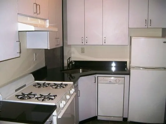 Rented by City Connections Realty | media 9