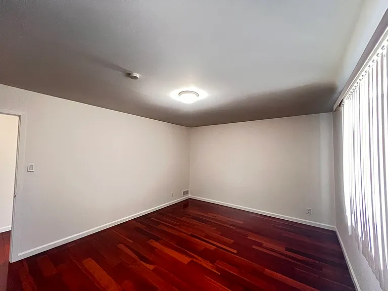 29 Upland Ave — Photo 12