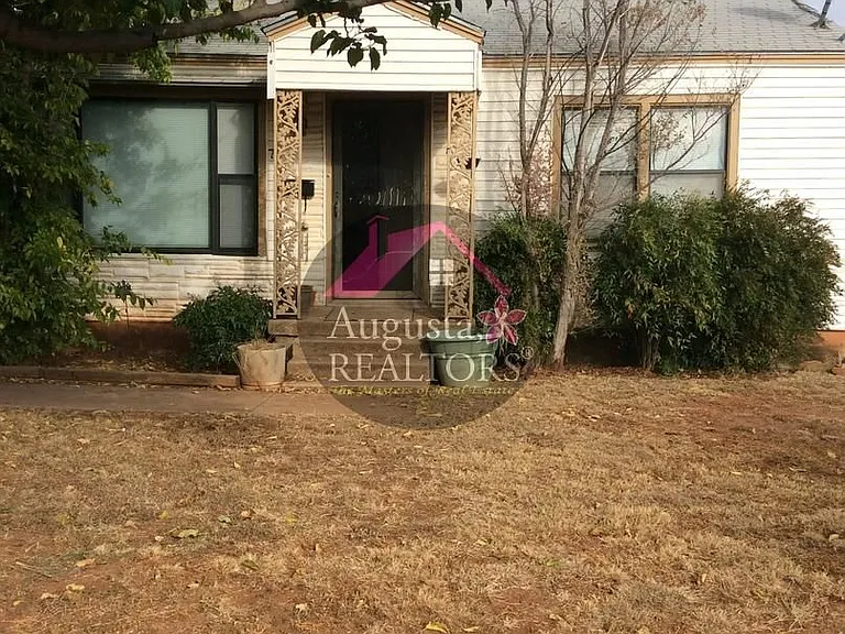 741 S Crockett Dr — Photo 1
