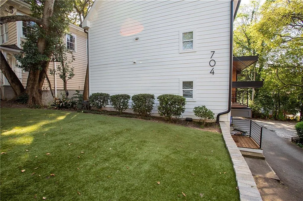 3 bed, 3.5 bath, 2000 sqft, $3,600 — Photo 3