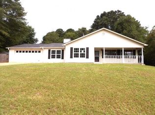 49 Lakeside Dr, Level Plains, AL 36330