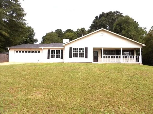 49 Lakeside Dr, Level Plains, AL 36330