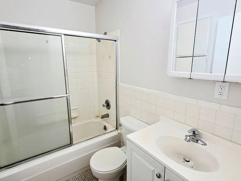 Mead Apartments — Photo 11