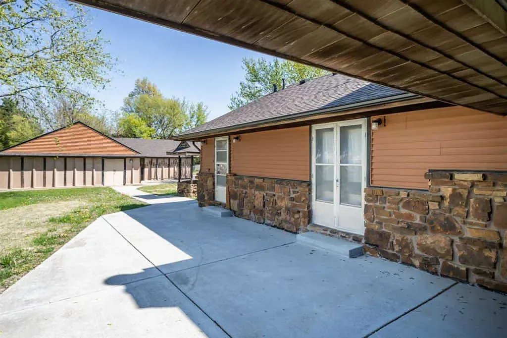 4 bed, 2920 sqft, $2,350 — Photo 4