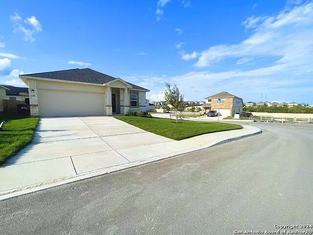 4 bed, 2.0 bath, 1800 sqft, $1,895 — Photo 4