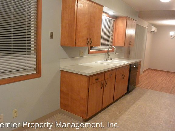 3rd image of 10612 NE Crest Ave