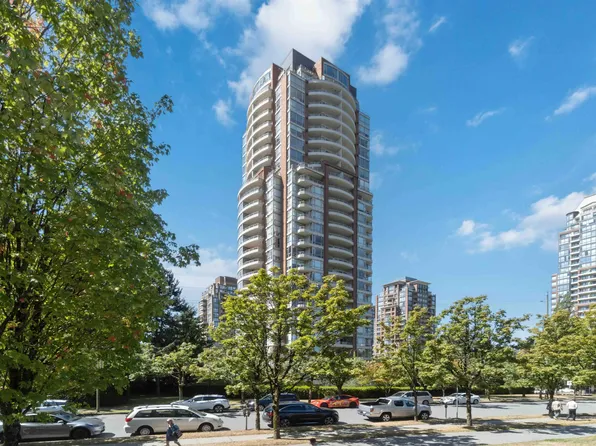 6838 Station Hill Dr #803, Burnaby, BC V3N 5A4