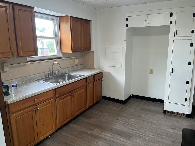 1230 Hoover Pl NW — Photo 3