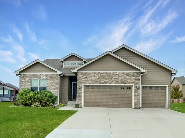 16800 Prairie Dr, Clive, IA 50325
