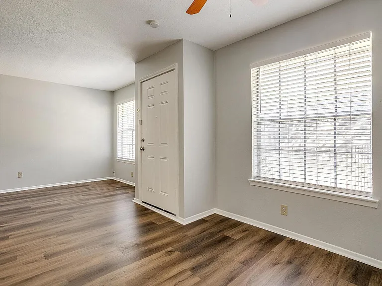 5201 Curzon Ave #5 — Photo 9