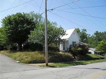 2nd image of 801 Carson St