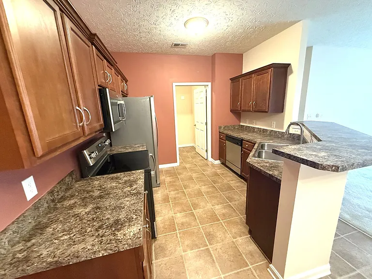 9400 Clubview Dr — Photo 4
