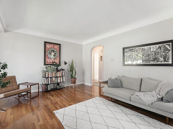 5th image of 1124 Northlawn St NE