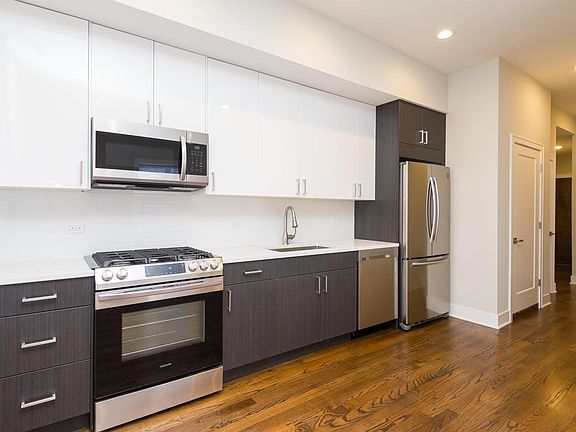 3rd image of 1472 W Summerdale Ave #2RW