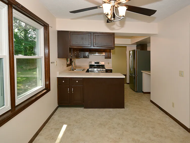4745 Briarhill Dr — Photo 11
