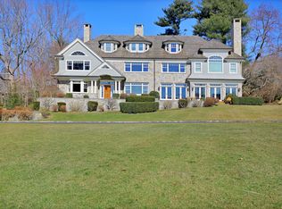 41 Leeward Ln, Riverside, CT 06878