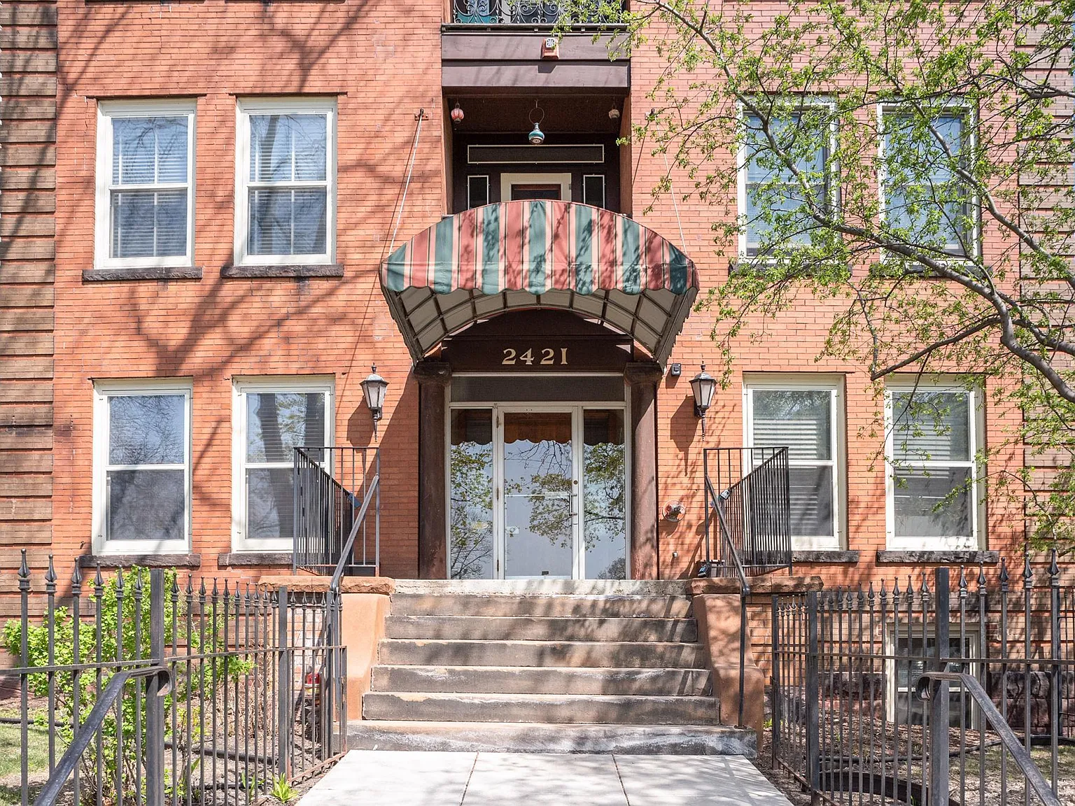 2 bed, 2.0 bath, 1300 sqft, $1,995 — Photo 3