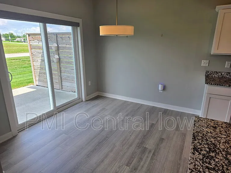 9643 Turnpoint Dr — Photo 7