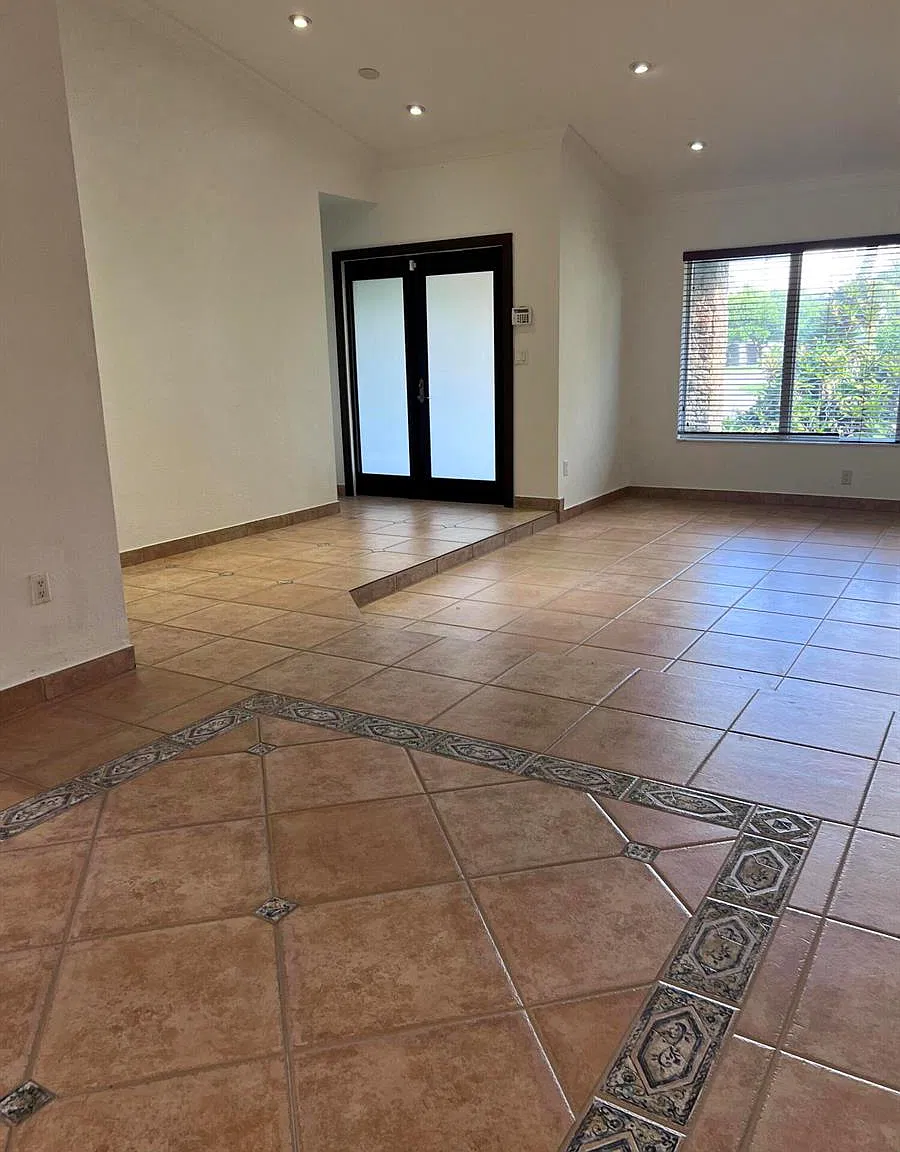 4 bed, 1937 sqft, $4,950 — Photo 4