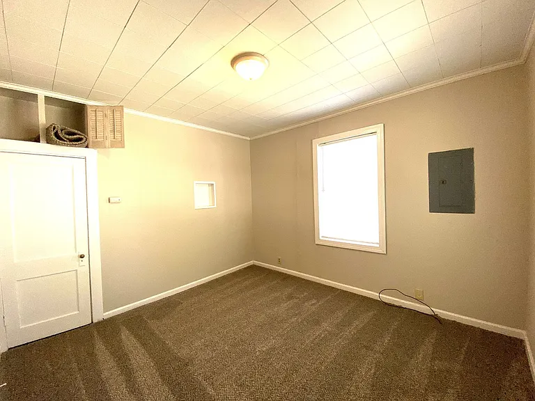 352 Bassett Ave — Photo 11