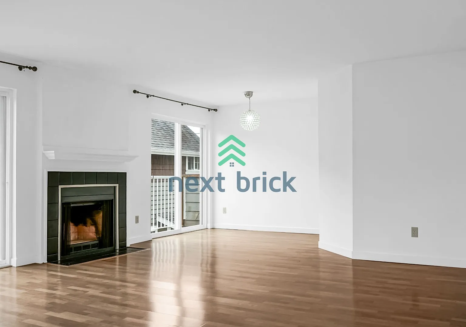 Exceptional 2Bed/2 Bath Uptown/Queen Anne condominium. — Photo 1