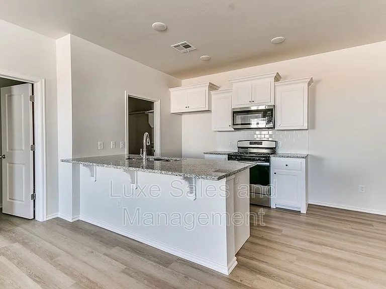 10530 Utica Dr — Photo 11