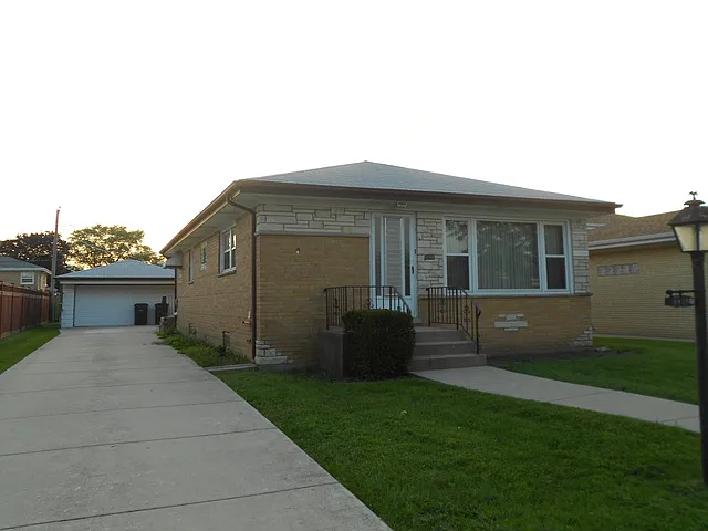8828 Oleander Ave photo 1