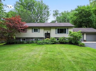 1325 Ruby Ave, Rochester Hills, MI 48309