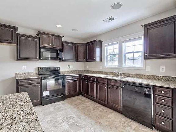 5th image of 102 Sageland Pl