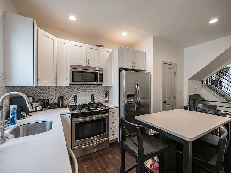 1770 Waterloo St — Photo 5