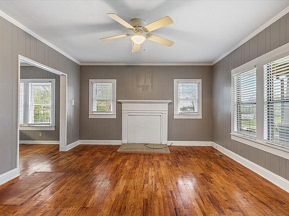 4th image of 109 Fisher St