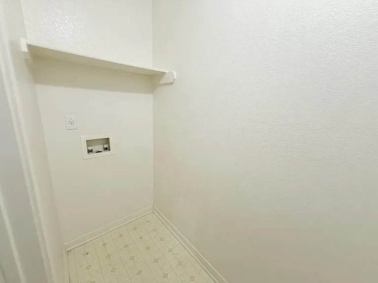 705 S Amy Ln #B — Photo 10