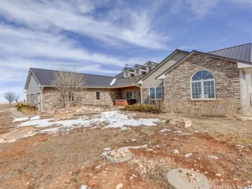 1st image of 251 Roger Canyon Rd