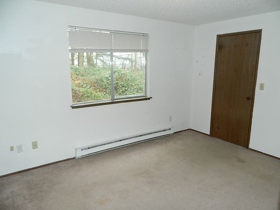 3rd image of 10002 158th St E APT 1