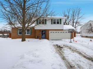 185 Old Farm Cir, Williamsville, NY 14221