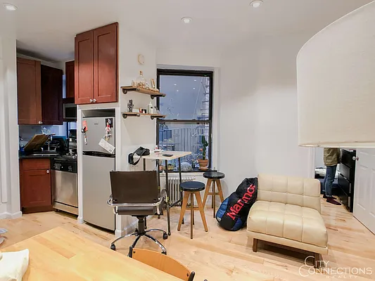 Rented by City Connections Realty | media 27