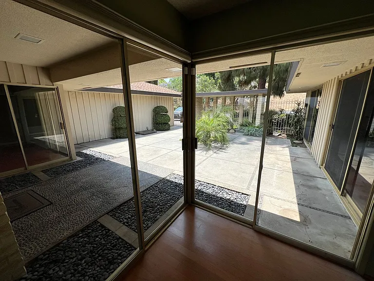 25120 Huron St — Photo 4